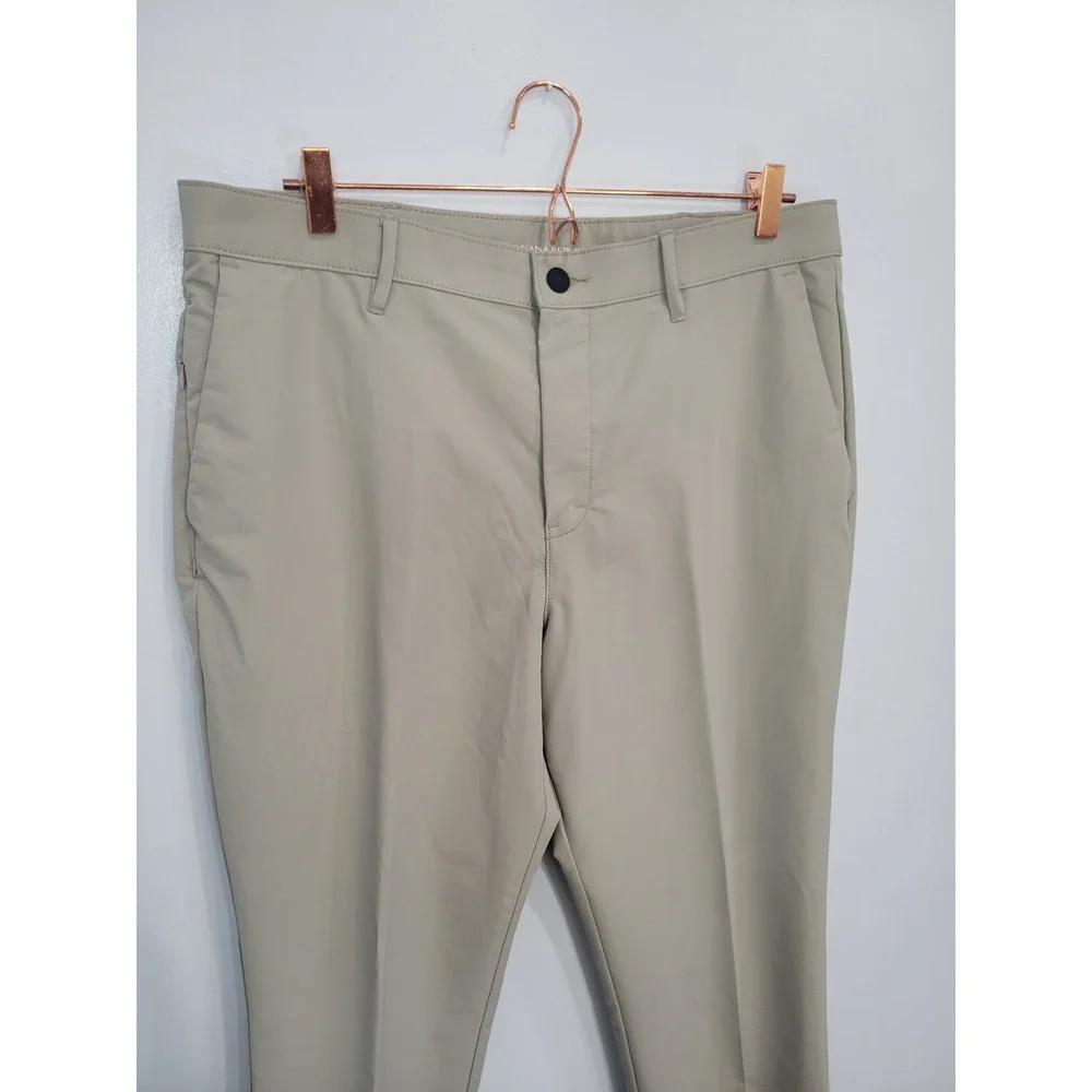 Banana Republic Mens Straight Fit Chino Pants Khaki Beige Size 36x29 Lightweight - Picture 2 of 8